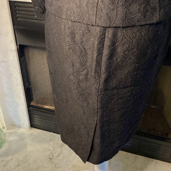 Black lined 2 piece suit - black blended jacquard. - Picture 5 of 11